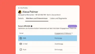 Profilansicht von Alexa Palmer mit Kanal-Affinität. SMS ist als bevorzugter Kommunikationskanal markiert.