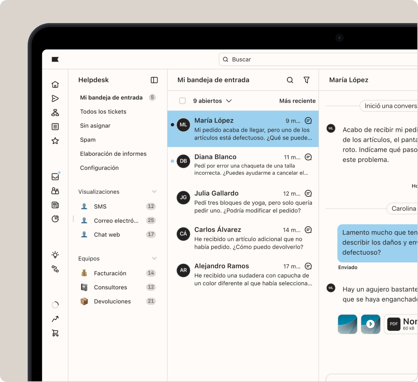 Interfaz de un sistema de helpdesk mostrando una bandeja de entrada con mensajes de clientes sobre pedidos defectuosos.