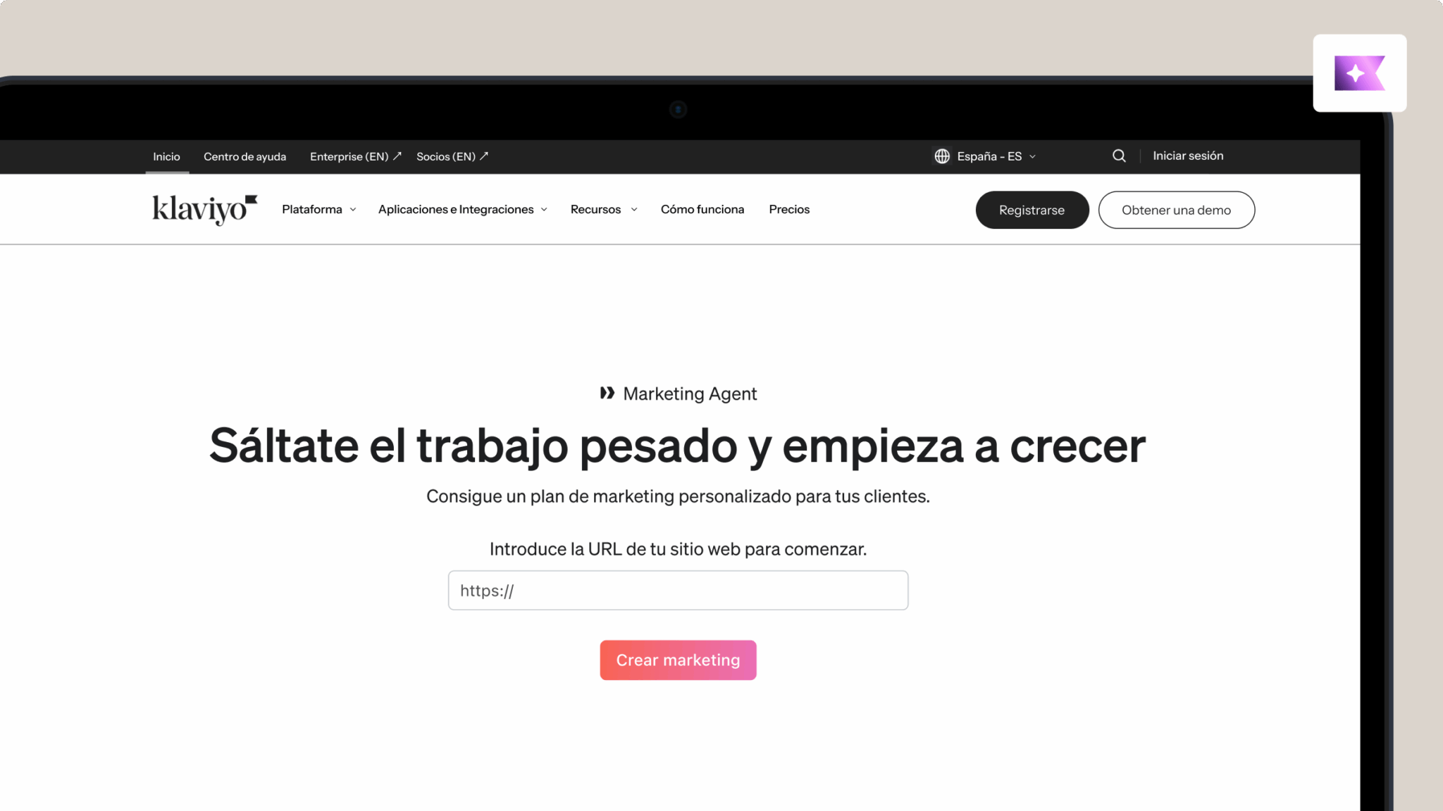 Página web de Klaviyo en la que se promociona una herramienta de agente de marketing con un texto sobre saltarse las tareas más pesadas y empezar a crecer. Incluye un campo de entrada de URL y un botón para crear marketing.