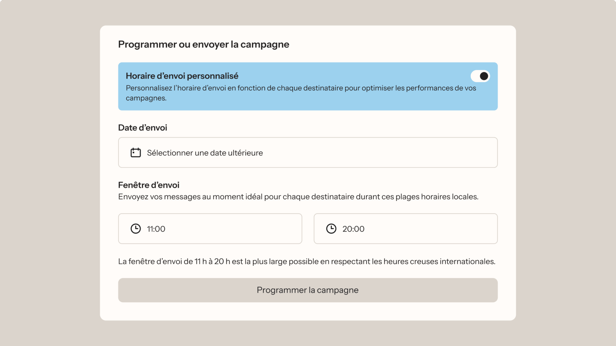 Interface de planification d’une campagne avec des horaires d’envoi personnalisés. Les options permettent la sélection d’une date ultérieure et d’une fenêtre d’envoi entre 11 h et 20 h.